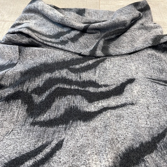 WHBM - Tiger-Print Cozy Sweater Dress (Will fit Size S/M) - Picture 5 of 10